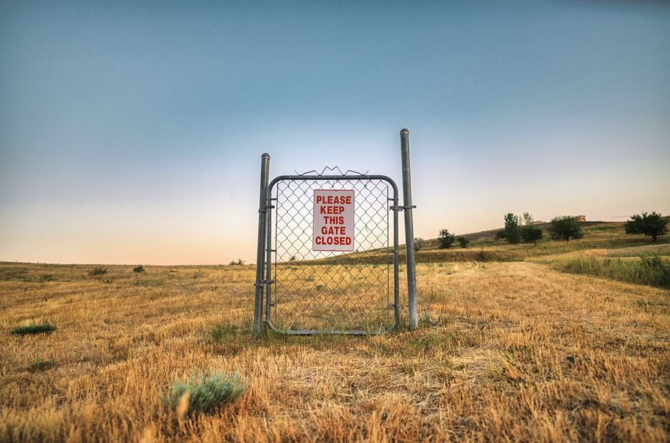 closed gate sign